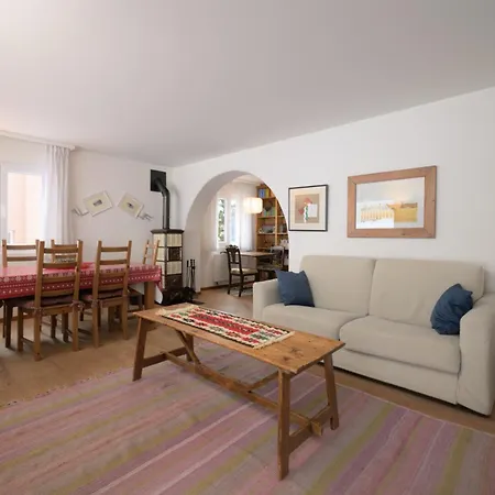 Apartamento Chesa Gulas - *