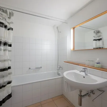 Lägenhet Chesa Gulas - *